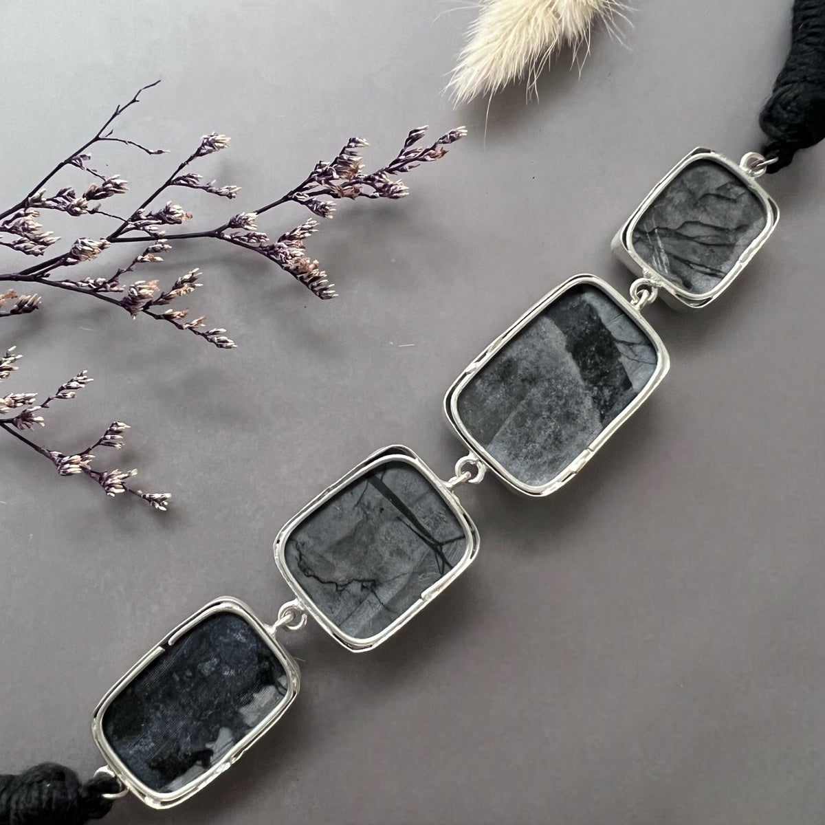 MAYA BIJOUX PREMIUM AND EXCLUSIVE NATURAL STONE HANDMADE CHOKER  CH366