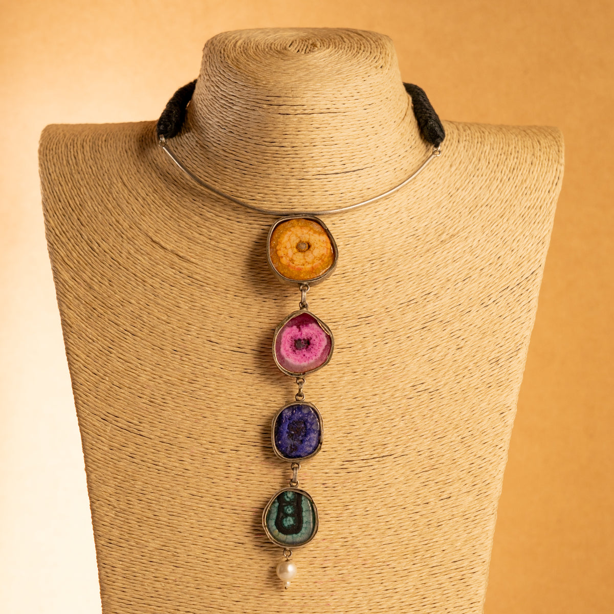 CALYPTO HAND MADE AND HAND HAMMERED SILVER LOOK ALIKE RUSTIC ANTIQUE NL83