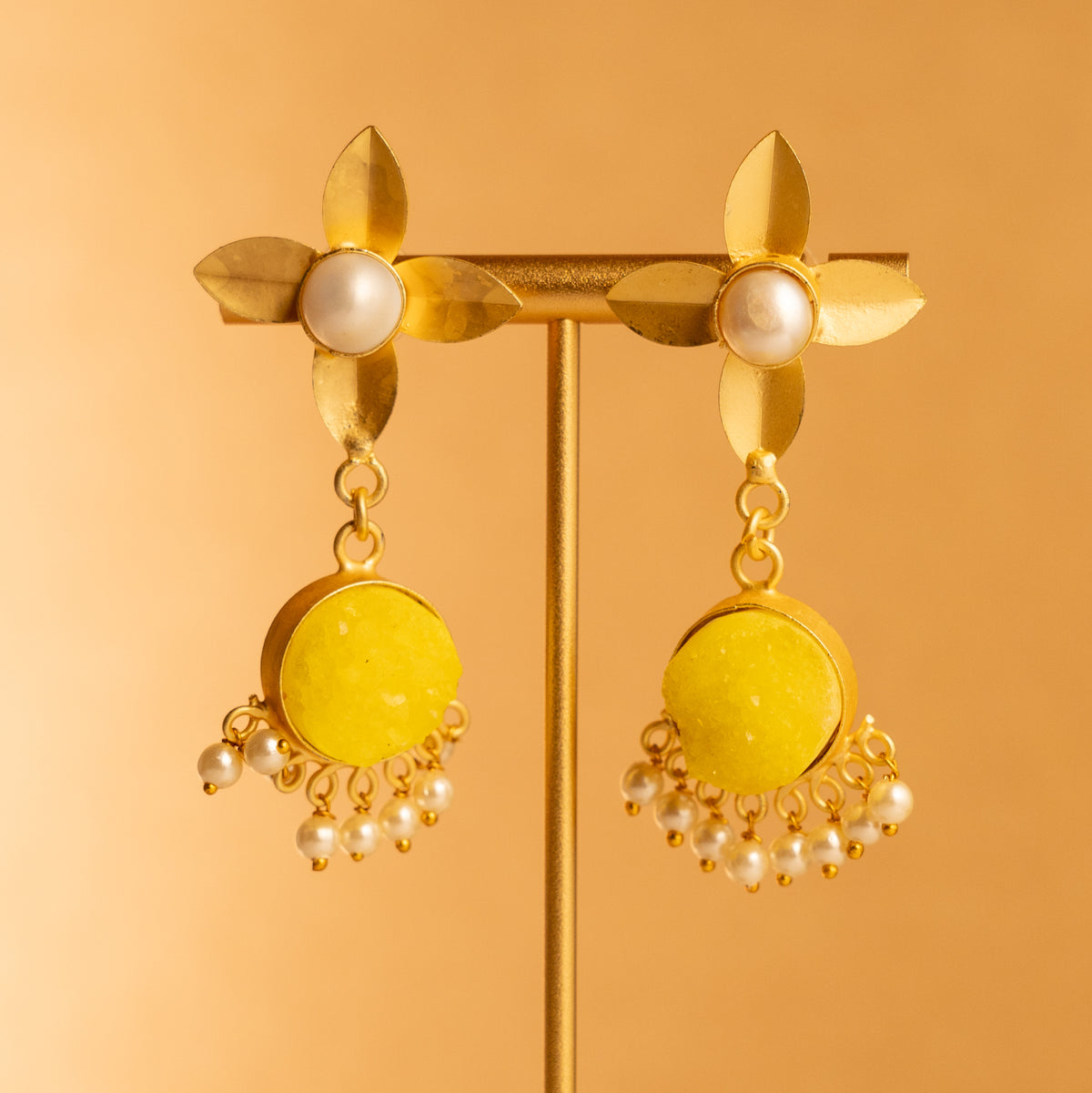 HIRA RAW STONE AND PEARL HANDMADE GOLD TONED RUSTIC FINISH NECKLACE NL78