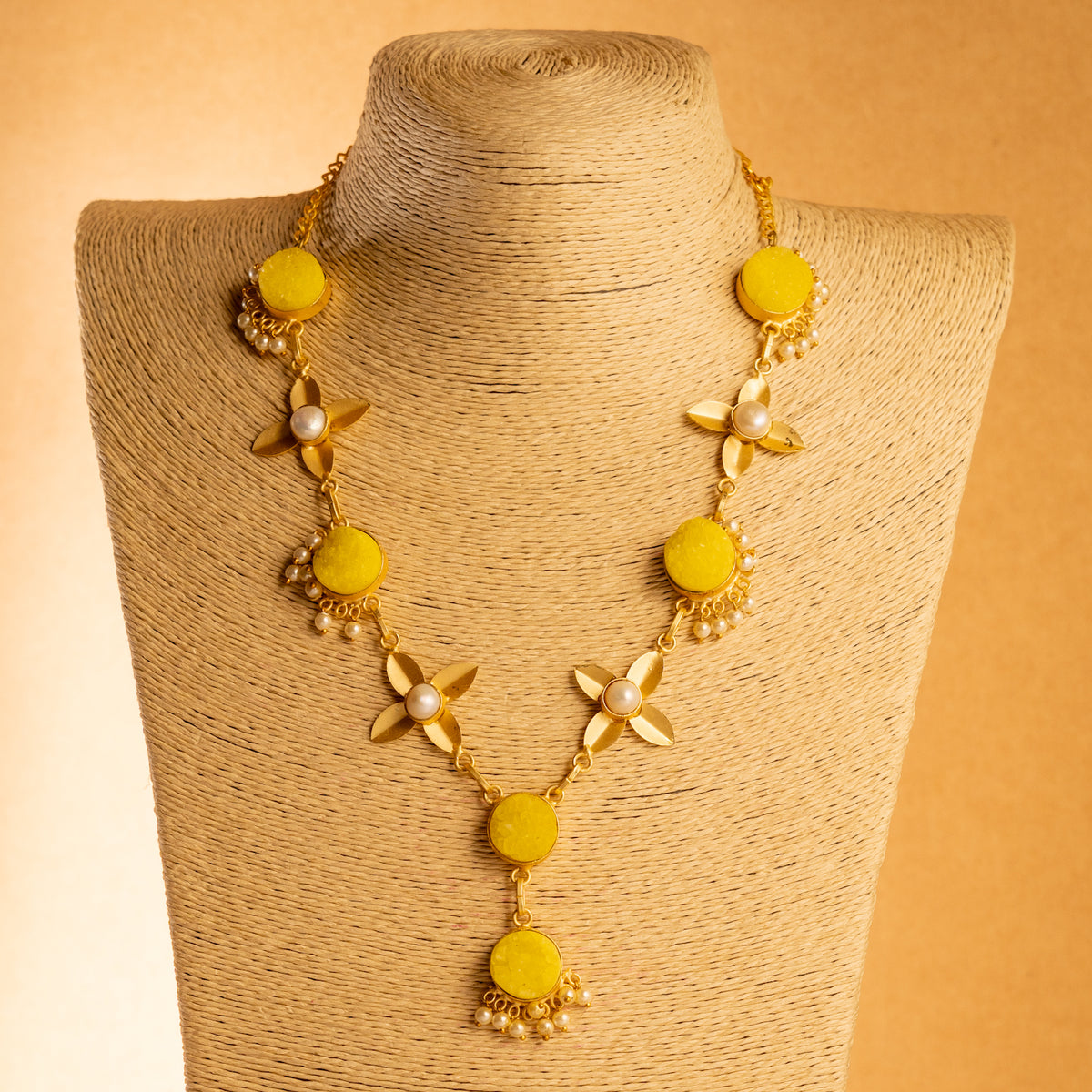 HIRA RAW STONE AND PEARL HANDMADE GOLD TONED RUSTIC FINISH NECKLACE NL78