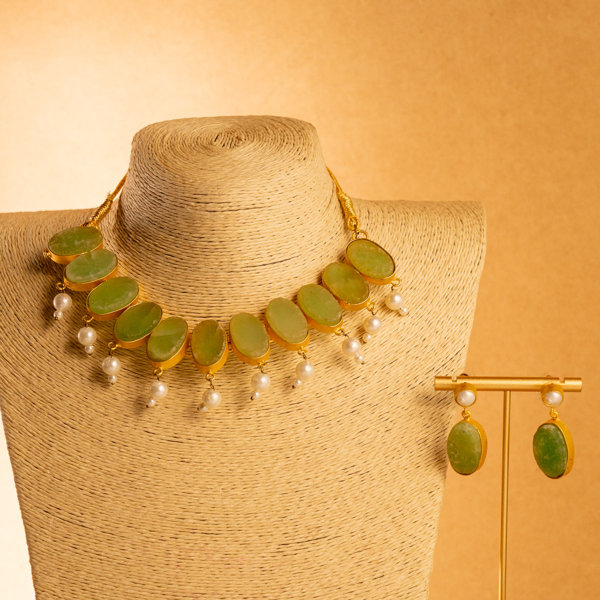 RUSTIC QUEEN STONE HANDMADE GOLD TONED RUSTIC FINISH NECKLACE NL75