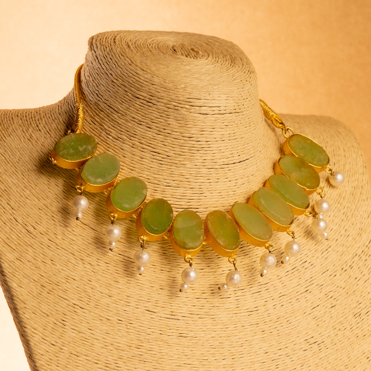 RUSTIC QUEEN STONE HANDMADE GOLD TONED RUSTIC FINISH NECKLACE NL75