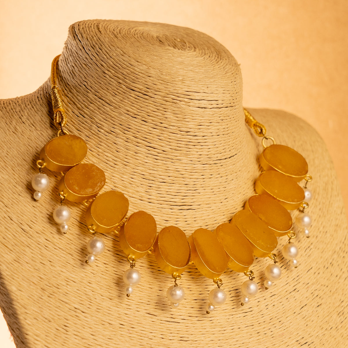 RUSTIC QUEEN STONE HANDMADE GOLD TONED RUSTIC FINISH NECKLACE NL75