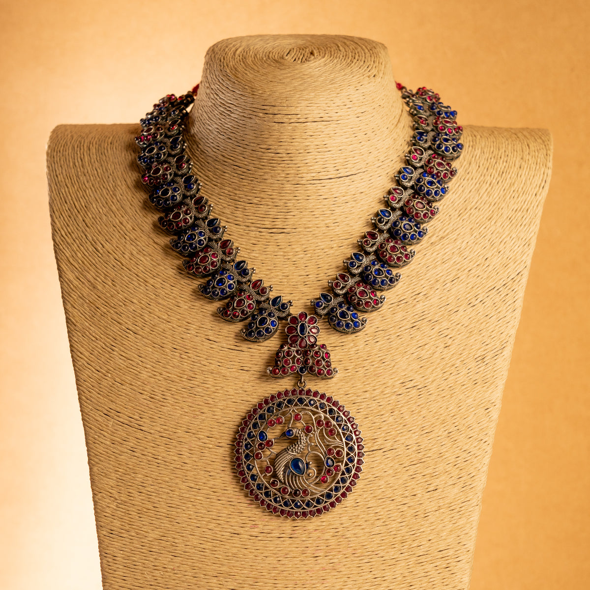 MOULITHA FAUX SILVER PREMIUM SEMI HANDMADE CARVING NECKLACE WITH EARRINGS NL132