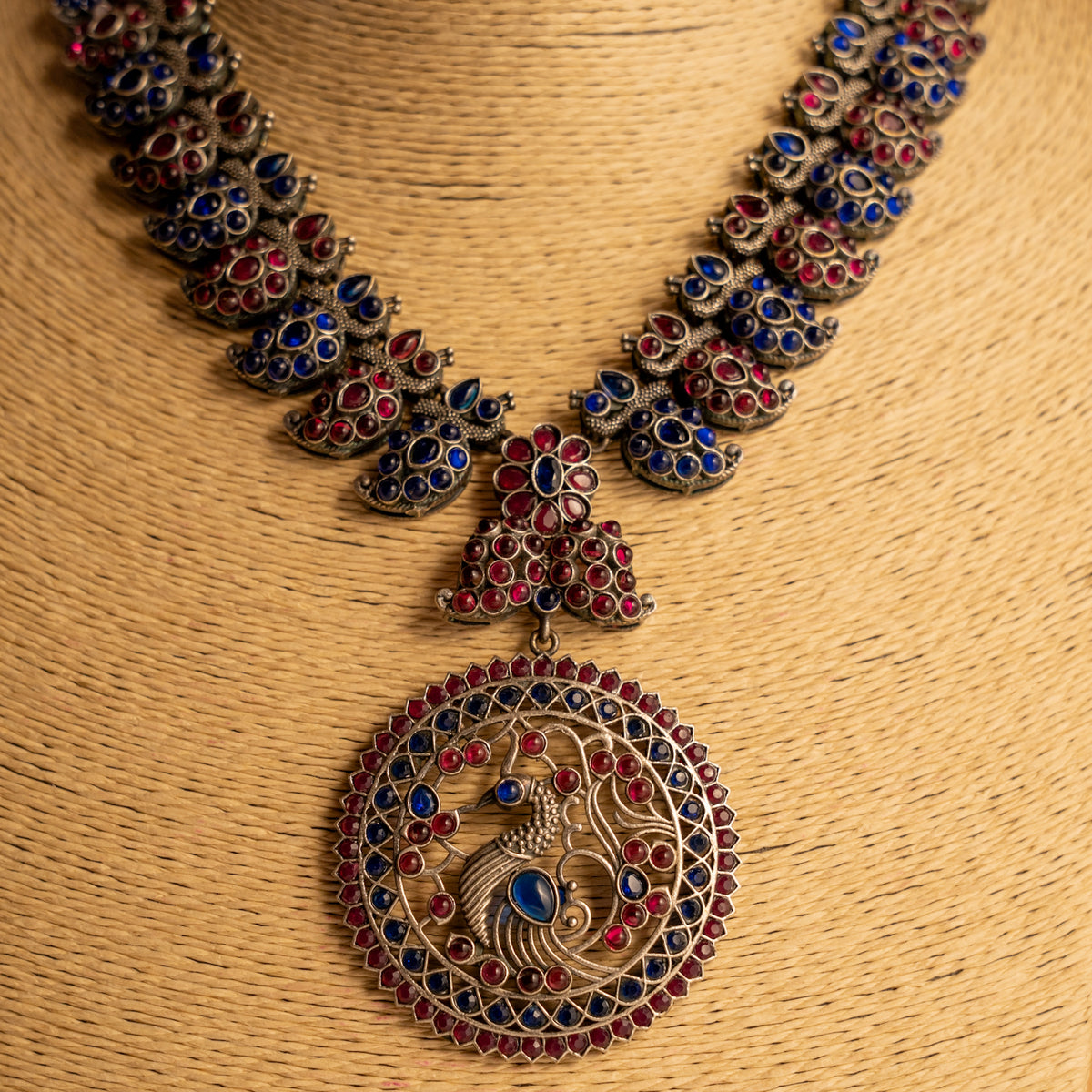 MOULITHA FAUX SILVER PREMIUM SEMI HANDMADE CARVING NECKLACE WITH EARRINGS NL132