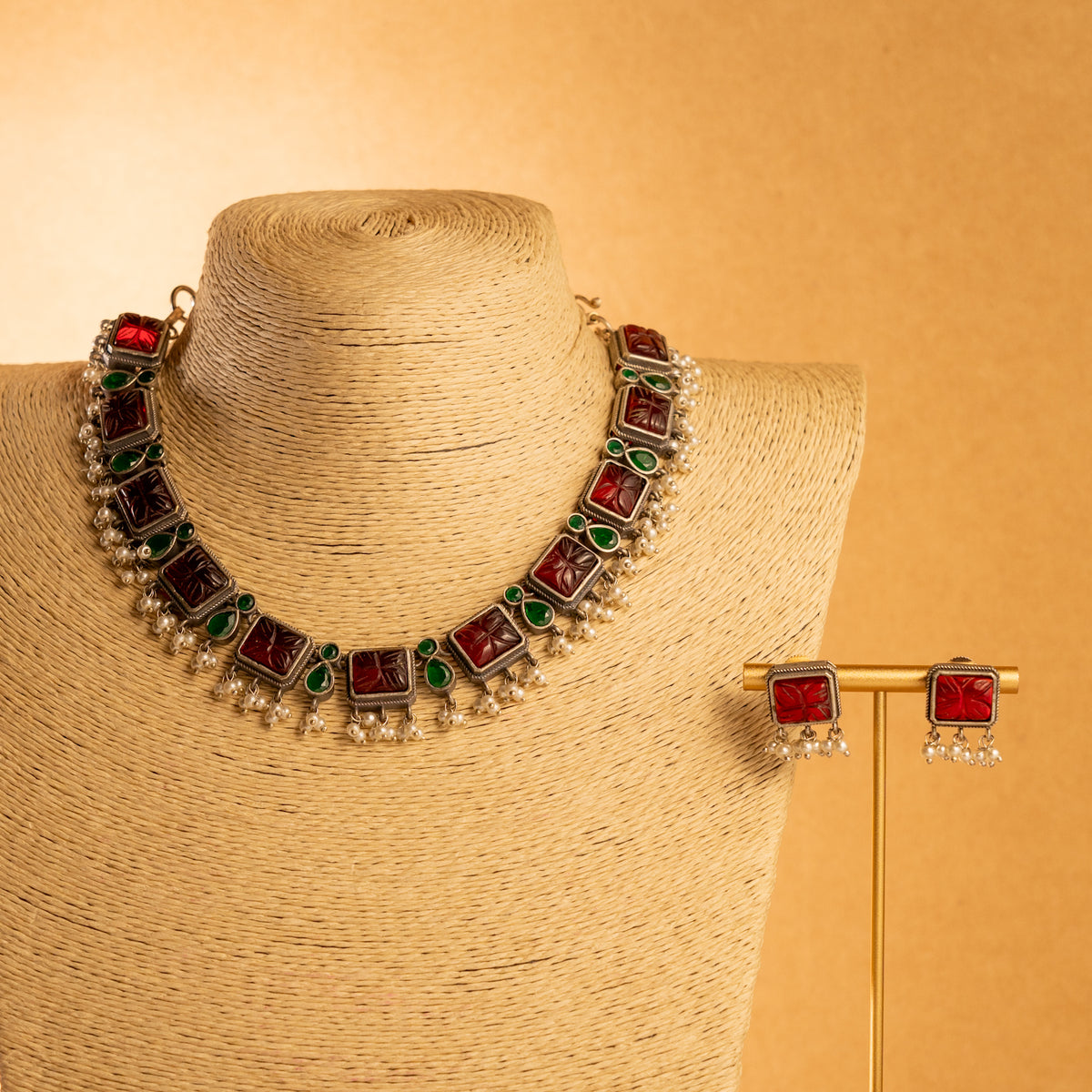 NIHARA FAUX SILVER PREMIUM SEMI HANDMADE CARVING NECKLACE WITH EARRINGS NL129