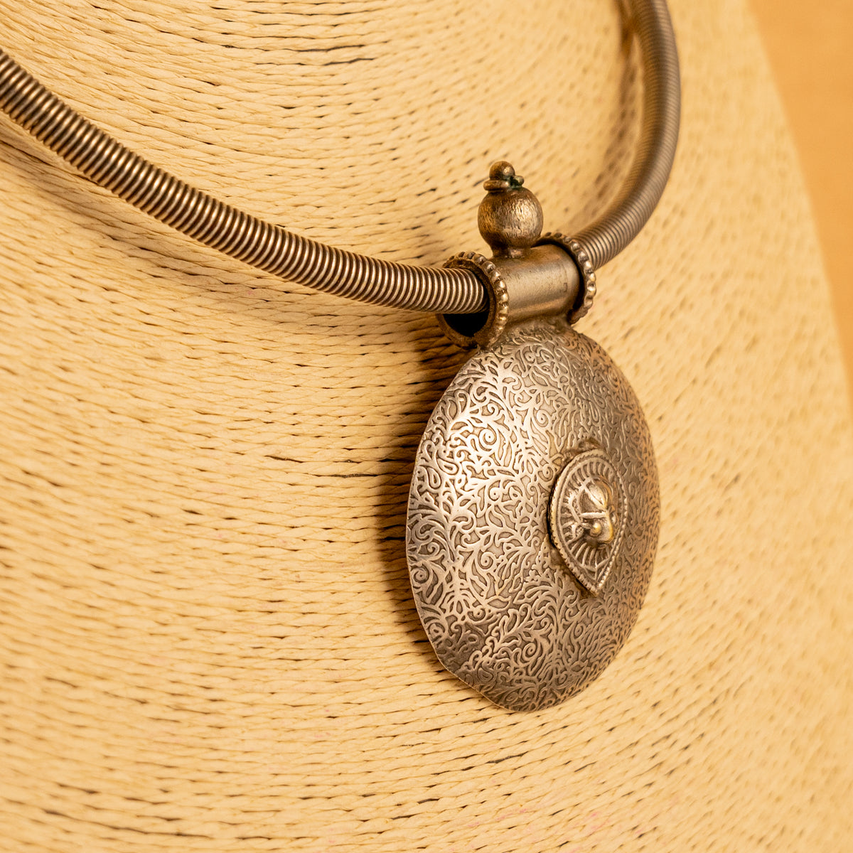 XANTHA PREMIUM POLISH HANDMADE AND HAND HAMMERED NECKLACE/NECKPIECE NL21