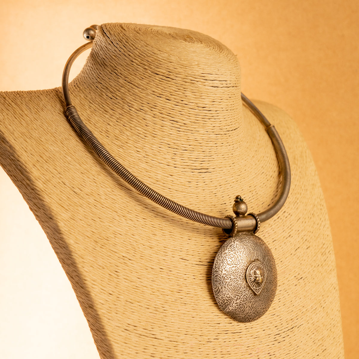 XANTHA PREMIUM POLISH HANDMADE AND HAND HAMMERED NECKLACE/NECKPIECE NL21