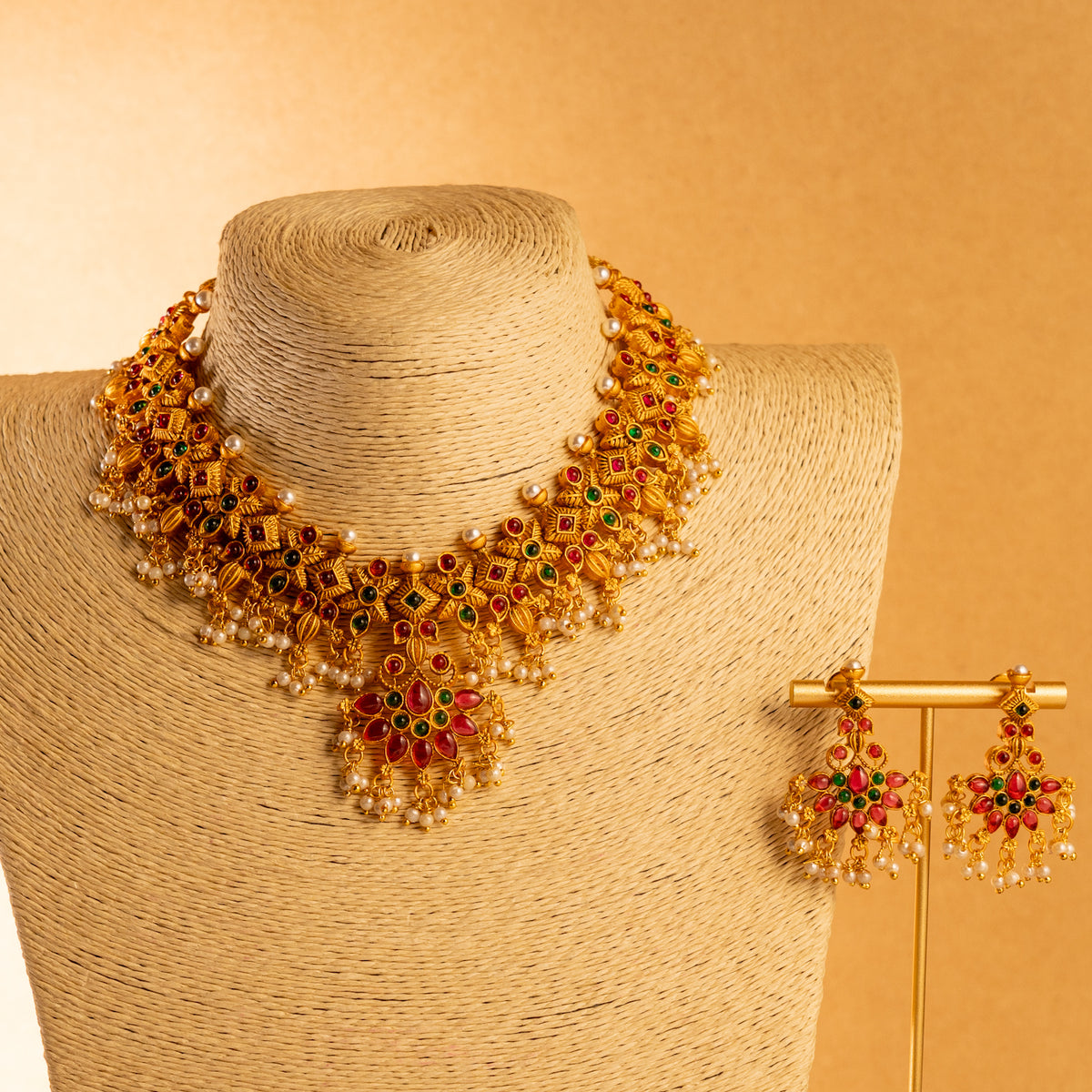 VANI GOLD TONED ANTIQUE FINISH NECKLACE WITH EARRINGS NL171