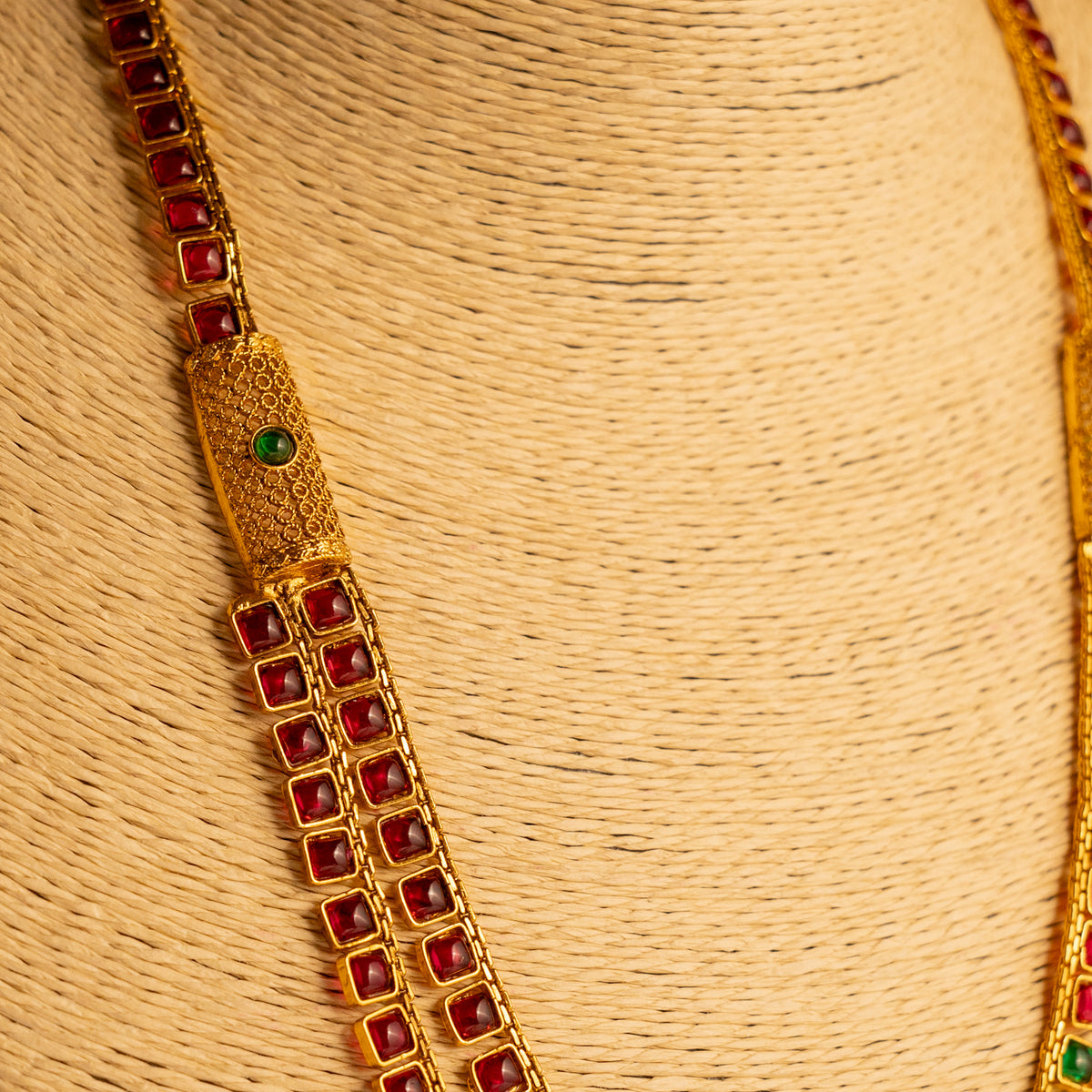 KEERTHI GOLD TONED ANTIQUE FINISH NECKLACE WITH EARRINGS NL172