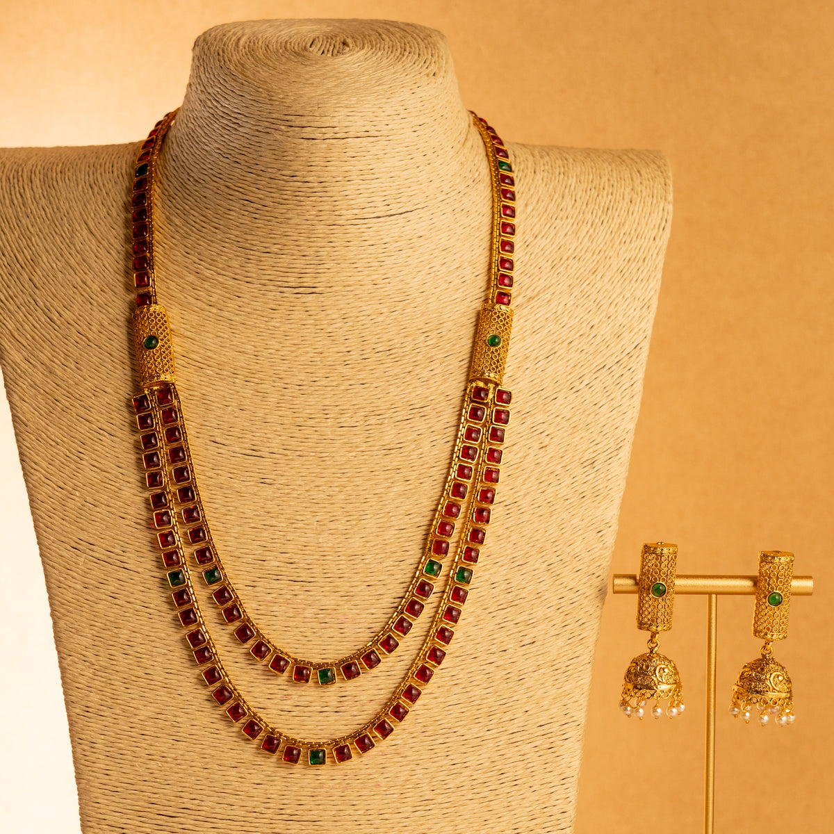 KEERTHI GOLD TONED ANTIQUE FINISH NECKLACE WITH EARRINGS NL172