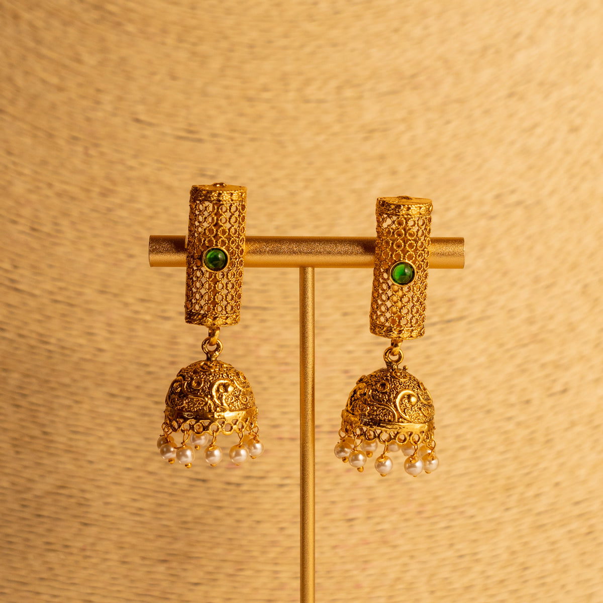 KEERTHI GOLD TONED ANTIQUE FINISH NECKLACE WITH EARRINGS NL172