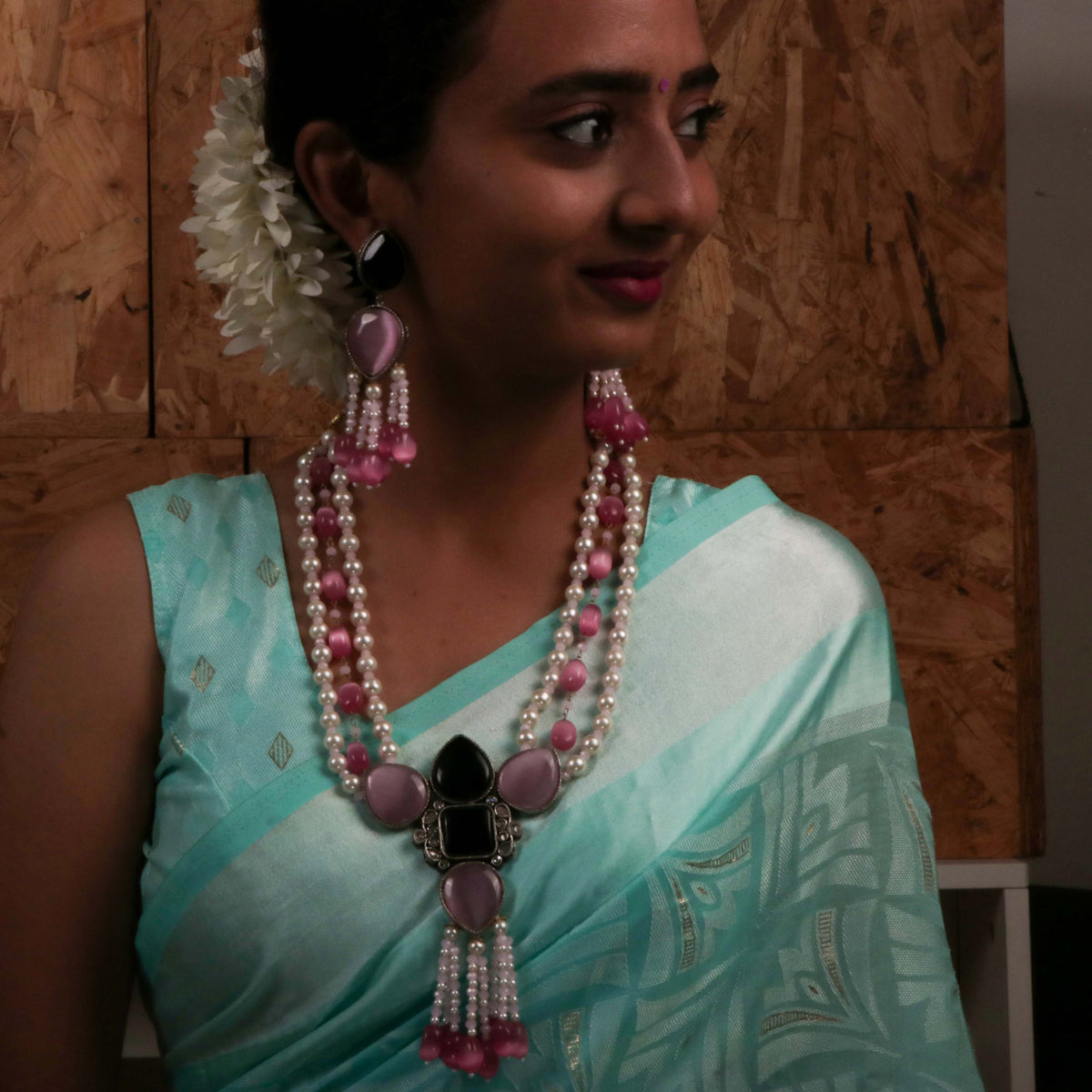 MEHANDI HANDMADE RAW AND RUSTIC FINISH MONALISA STONE PEARL AND BEADED MALA WITH EARRINGS ML11