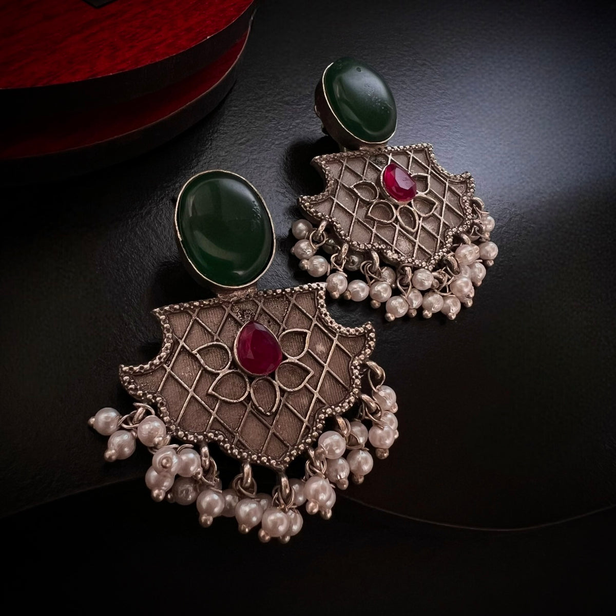 RITHIKA SEMI HANDMADE BRASS MONALISA STONES STUDS ER647