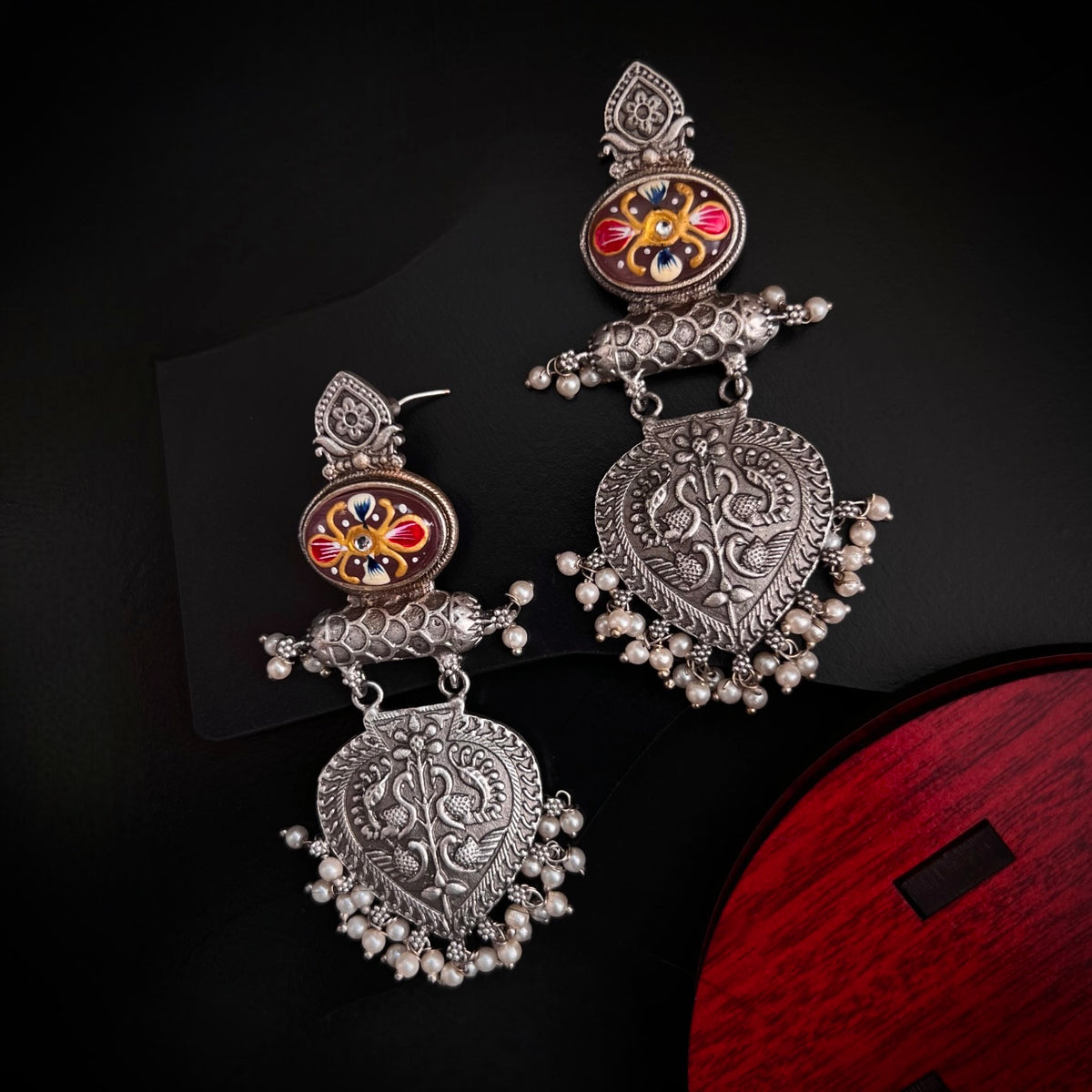 NEEPA FAUX SILVER SEMI HANDMADE HAND PAINTED DANGLER/ EARRINGS ER645