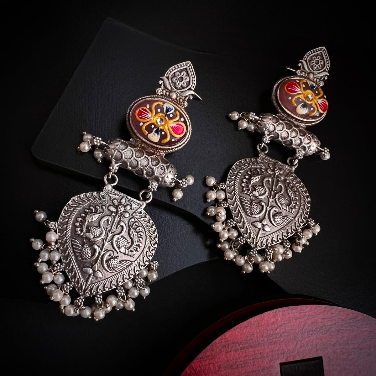 NEEPA FAUX SILVER SEMI HANDMADE HAND PAINTED DANGLER/ EARRINGS ER645