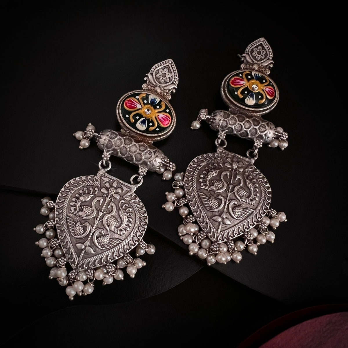 NEEPA FAUX SILVER SEMI HANDMADE HAND PAINTED DANGLER/ EARRINGS ER645