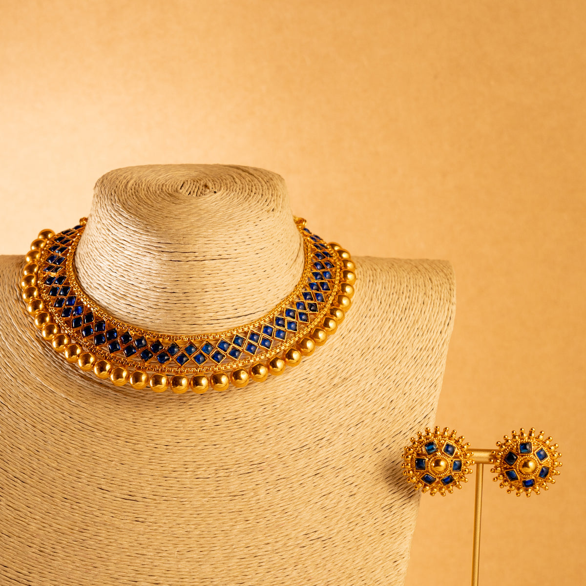 PREETHA GOLD TONED ANTIQUE FINISH NECKLACE WITH EARRINGS NL183