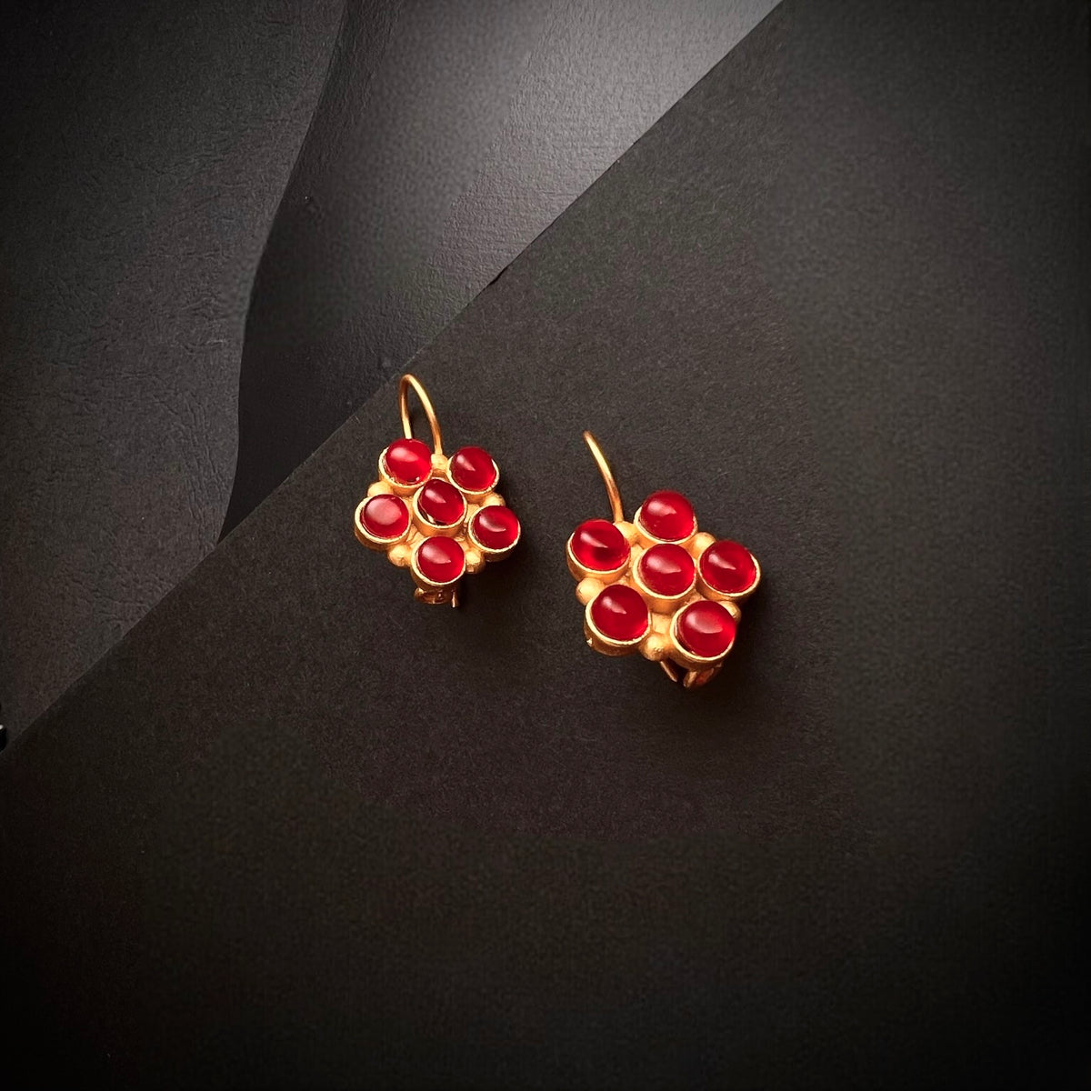 THILAMA FLORAL ANTIQUE GOLD TONED STUDS ER177