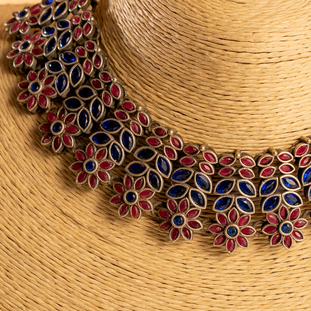 DAISY FAUX SILVER BIJOUX PREMIUM AND EXCLUSIVE SEMI HANDMADE NECKLACE WITH EARRINGS NL218