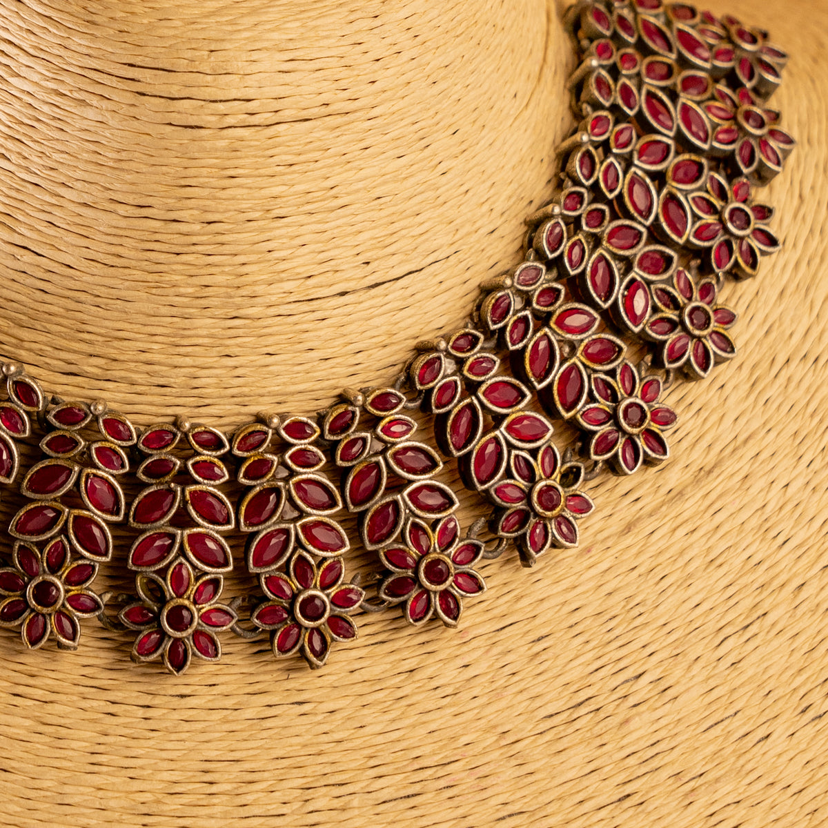 DAISY FAUX SILVER BIJOUX PREMIUM AND EXCLUSIVE SEMI HANDMADE NECKLACE WITH EARRINGS NL218