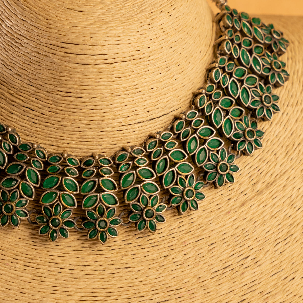 DAISY FAUX SILVER BIJOUX PREMIUM AND EXCLUSIVE SEMI HANDMADE NECKLACE WITH EARRINGS NL218