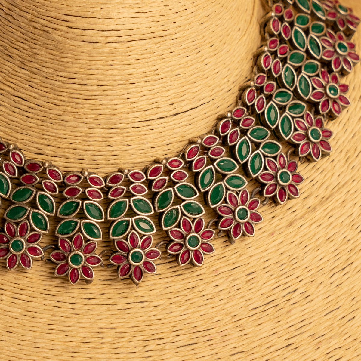 DAISY FAUX SILVER BIJOUX PREMIUM AND EXCLUSIVE SEMI HANDMADE NECKLACE WITH EARRINGS NL218