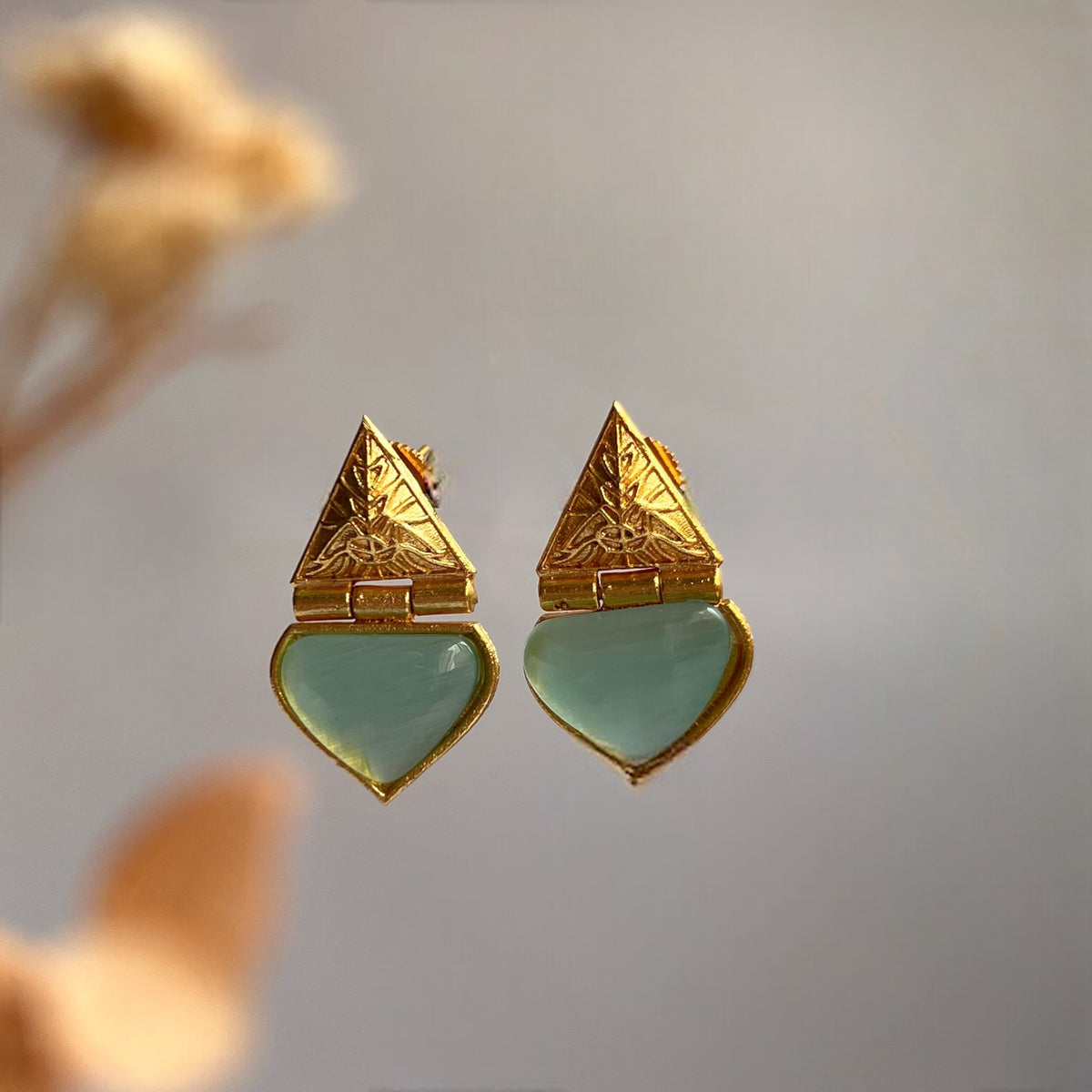 CONIKA BRILLIANCE SEMI HANDMADE MONALISA STUDS ER172