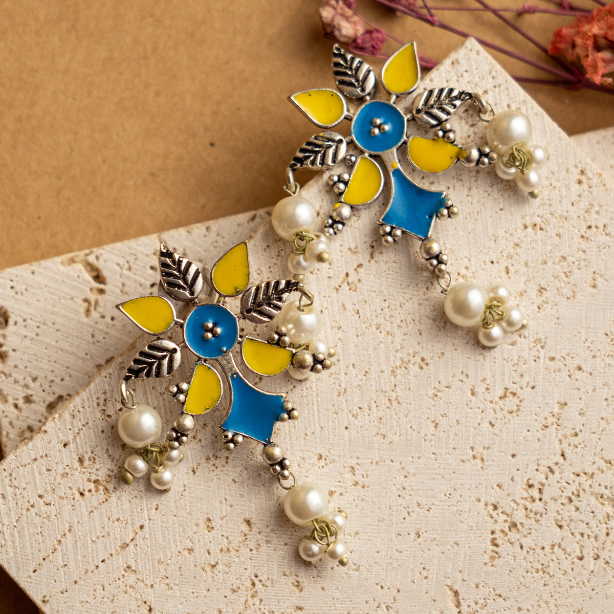 RICHUNA ENAMEL STUDS/ EARRINGS ER660