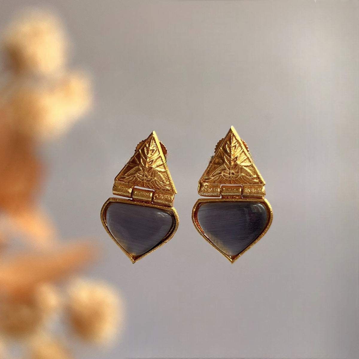 CONIKA BRILLIANCE SEMI HANDMADE MONALISA STUDS ER172