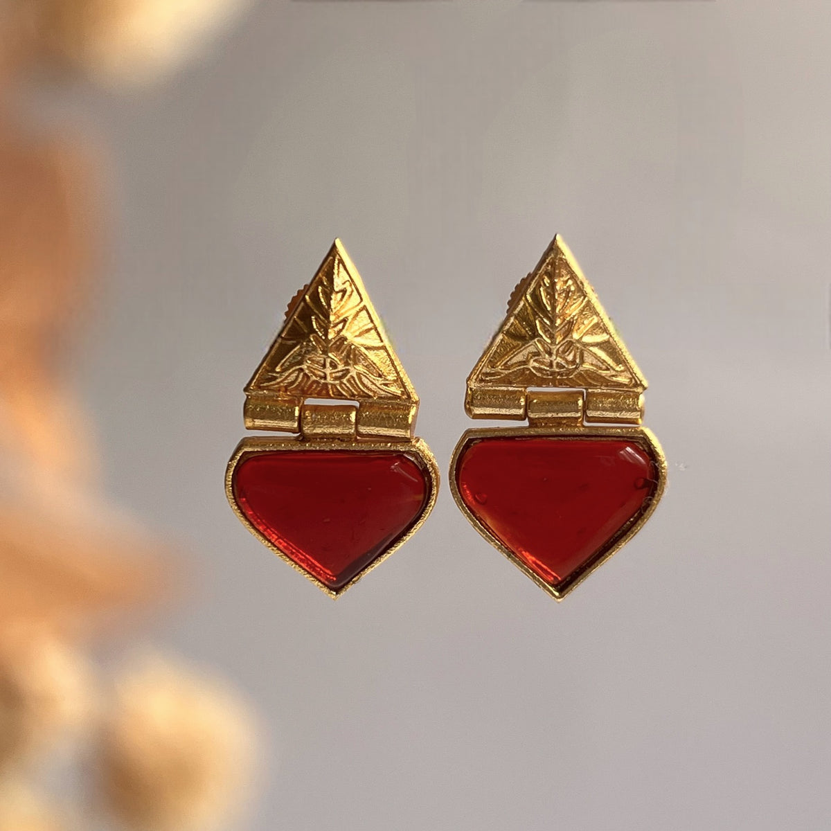 CONIKA BRILLIANCE SEMI HANDMADE MONALISA STUDS ER172