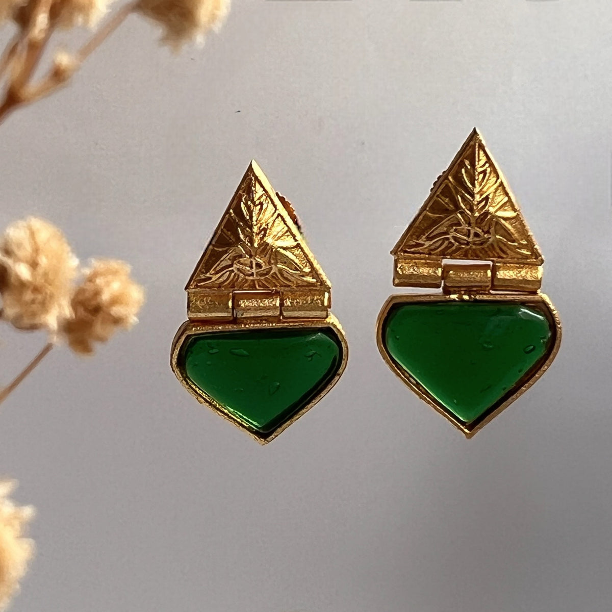 CONIKA BRILLIANCE SEMI HANDMADE MONALISA STUDS ER172