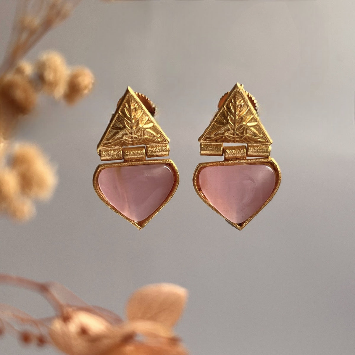 CONIKA BRILLIANCE SEMI HANDMADE MONALISA STUDS ER172