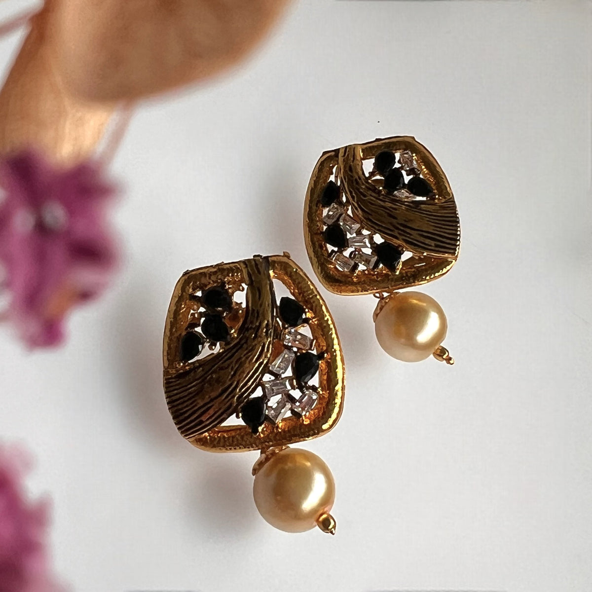 ROGINI  GOLD TONED AND ENAMELLED STUDS ER258