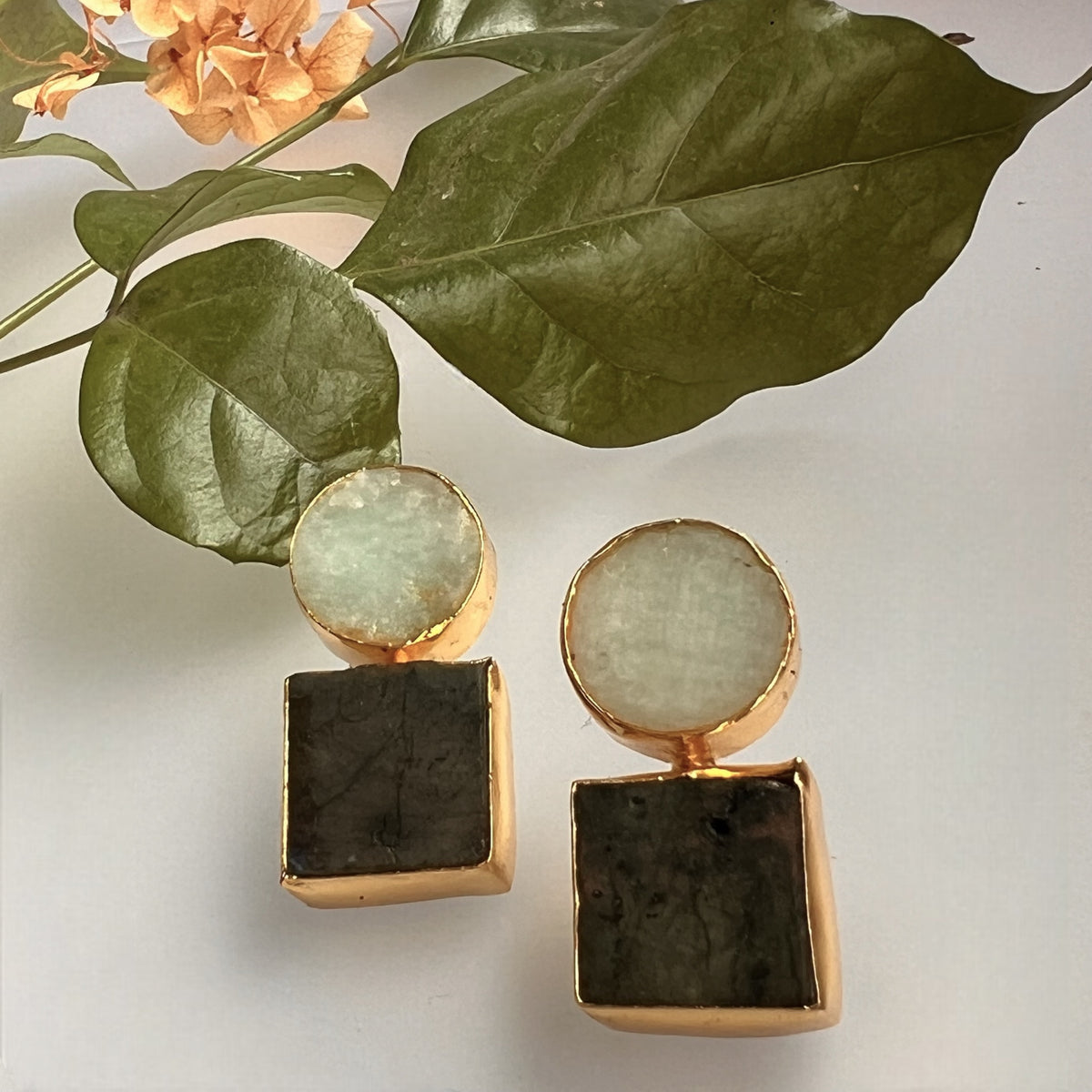 SHINORA GOLD TONED 18KT GP PLATING  SEMI HANDMADE RAW STONE STUDS ER622