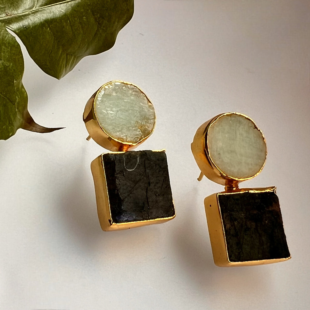 SHINORA GOLD TONED 18KT GP PLATING  SEMI HANDMADE RAW STONE STUDS ER622