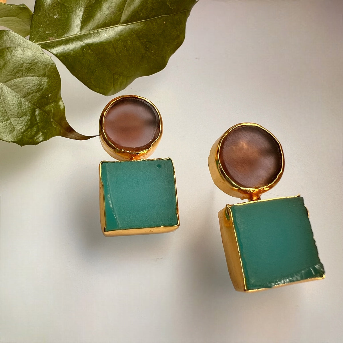 SHINORA GOLD TONED 18KT GP PLATING  SEMI HANDMADE RAW STONE STUDS ER622