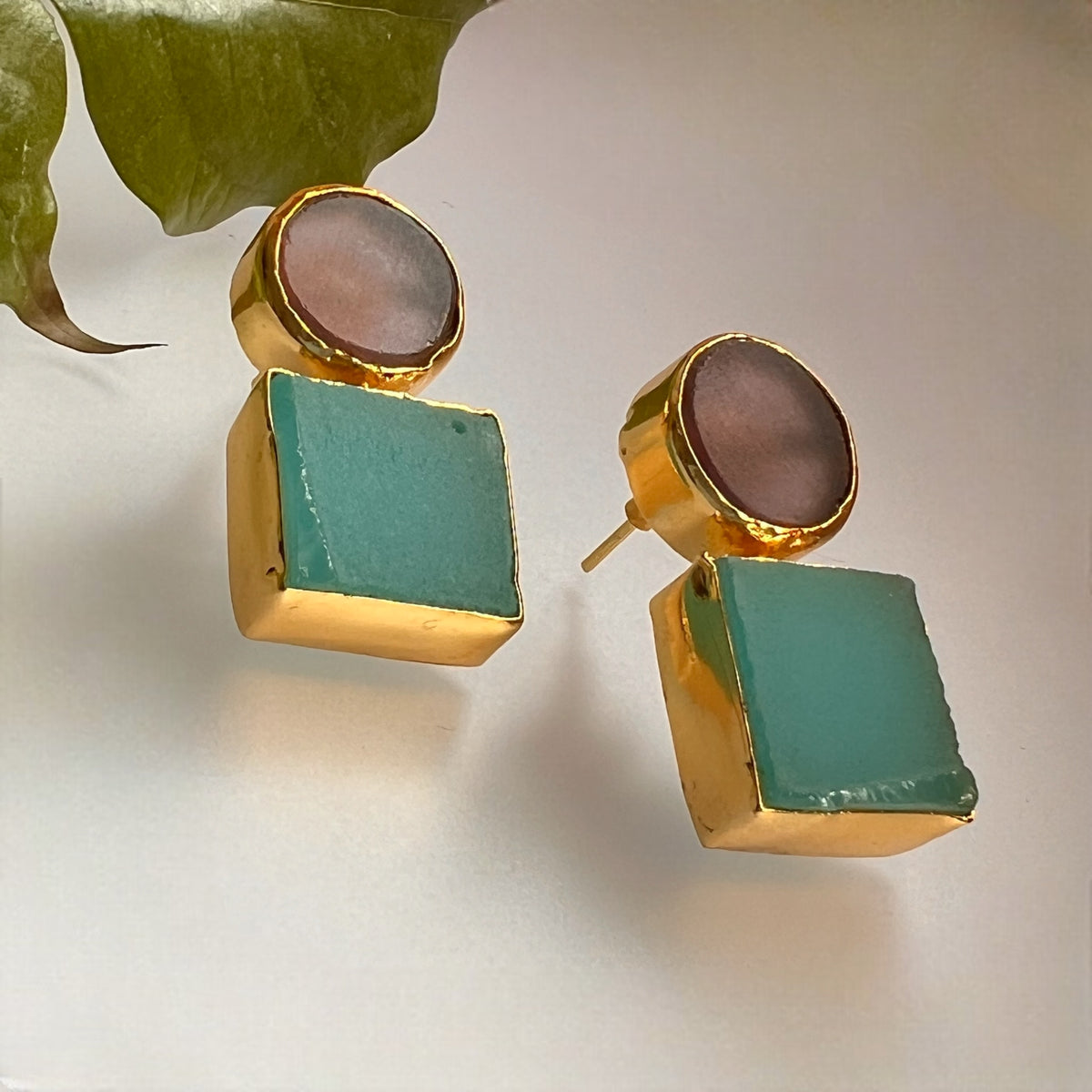 SHINORA GOLD TONED 18KT GP PLATING  SEMI HANDMADE RAW STONE STUDS ER622