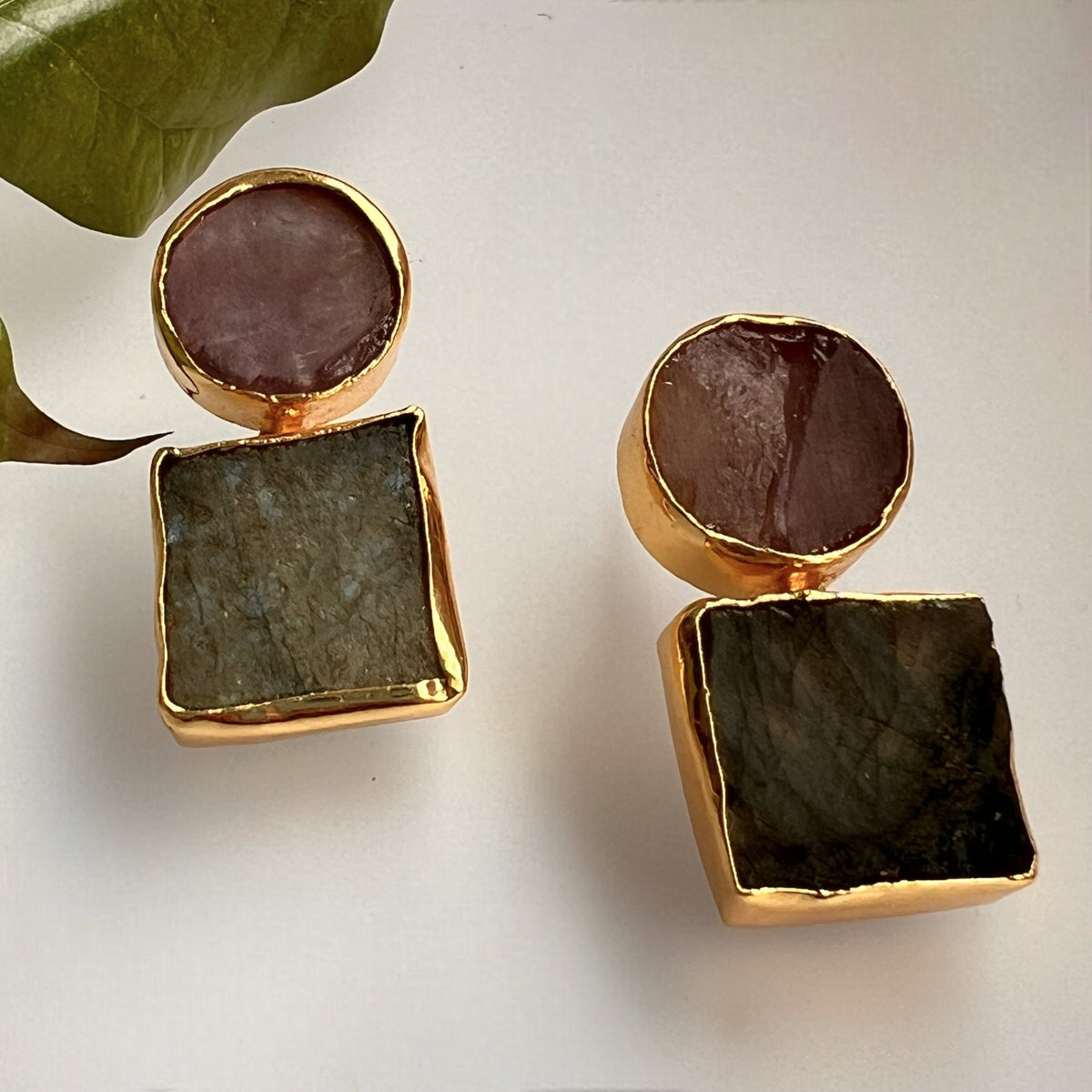 SHINORA GOLD TONED 18KT GP PLATING  SEMI HANDMADE RAW STONE STUDS ER622