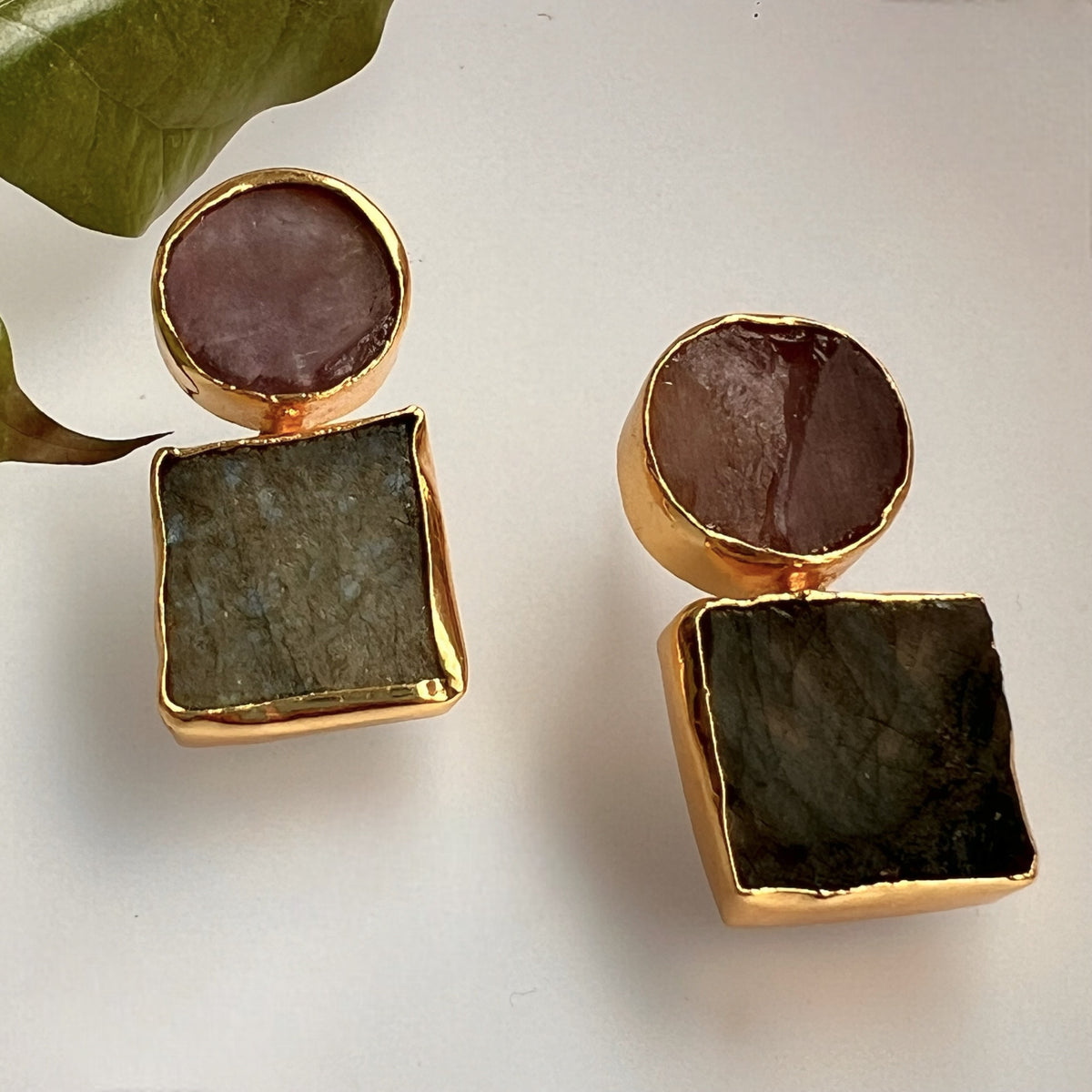 SHINORA GOLD TONED 18KT GP PLATING  SEMI HANDMADE RAW STONE STUDS ER622