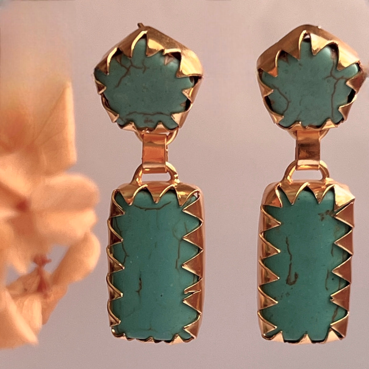 HIRANA GOLD TONED DANGLER EARRING ER624