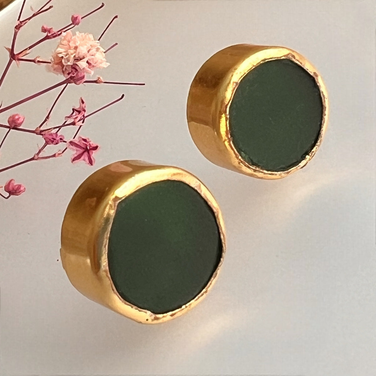 GOLD SCAPE RAW STONE HANDMADE STUDS WITH 18KT GP PLATING ER623