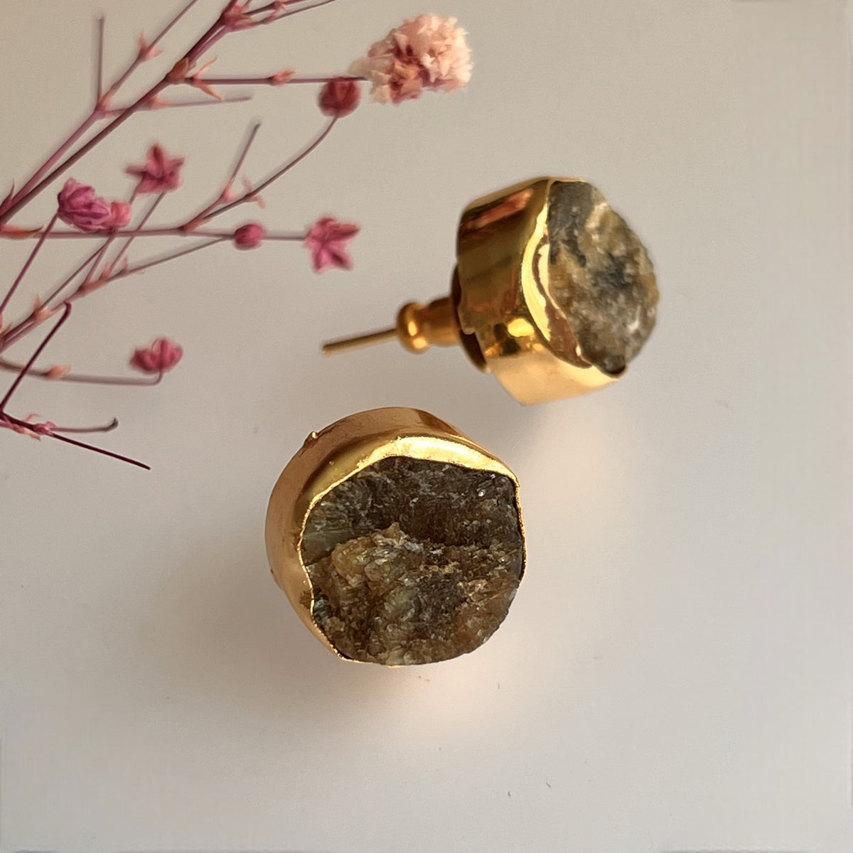 GOLD SCAPE RAW STONE HANDMADE STUDS WITH 18KT GP PLATING ER623