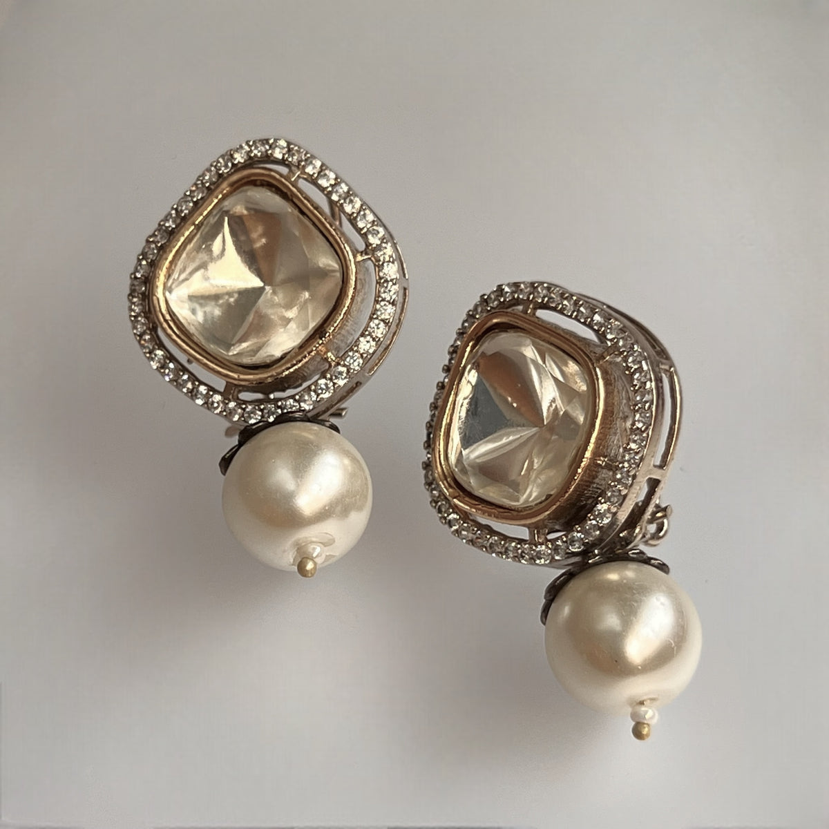 NAINIKA POLKI HANDMADE EARRING WITH OMEGA CLIP ER617