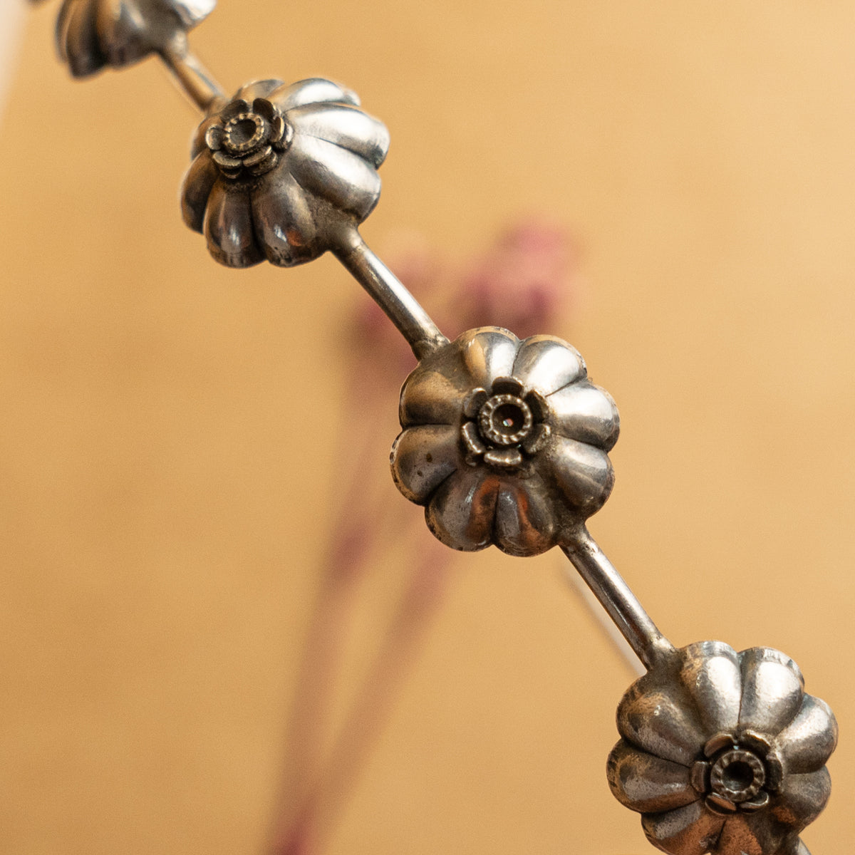 ANUSHKA SILVER TONED FAUX SILVER ANTIQUE HEAD ACCESSORIES HA03