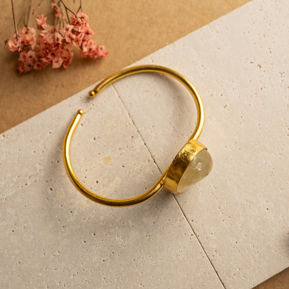 CITRON HAND HAMMERED AND HANDMADE GOLD TONED CLASSIC STONE BRACELETS BR73