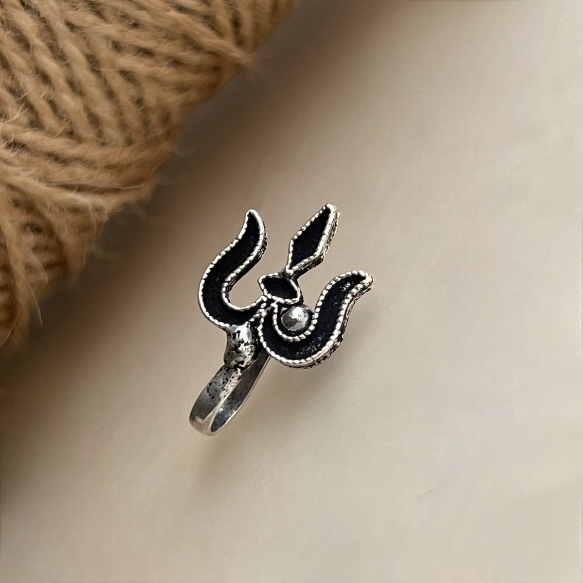 VINTAGE VOGUE TRIDENT CLIP ON NOSE STUDS NS01