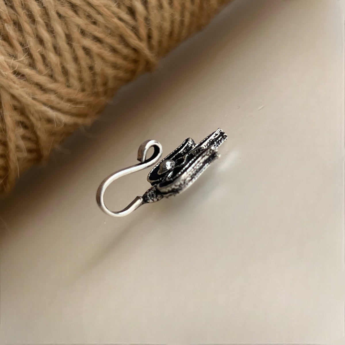 VINTAGE VOGUE TRIDENT CLIP ON NOSE STUDS NS01