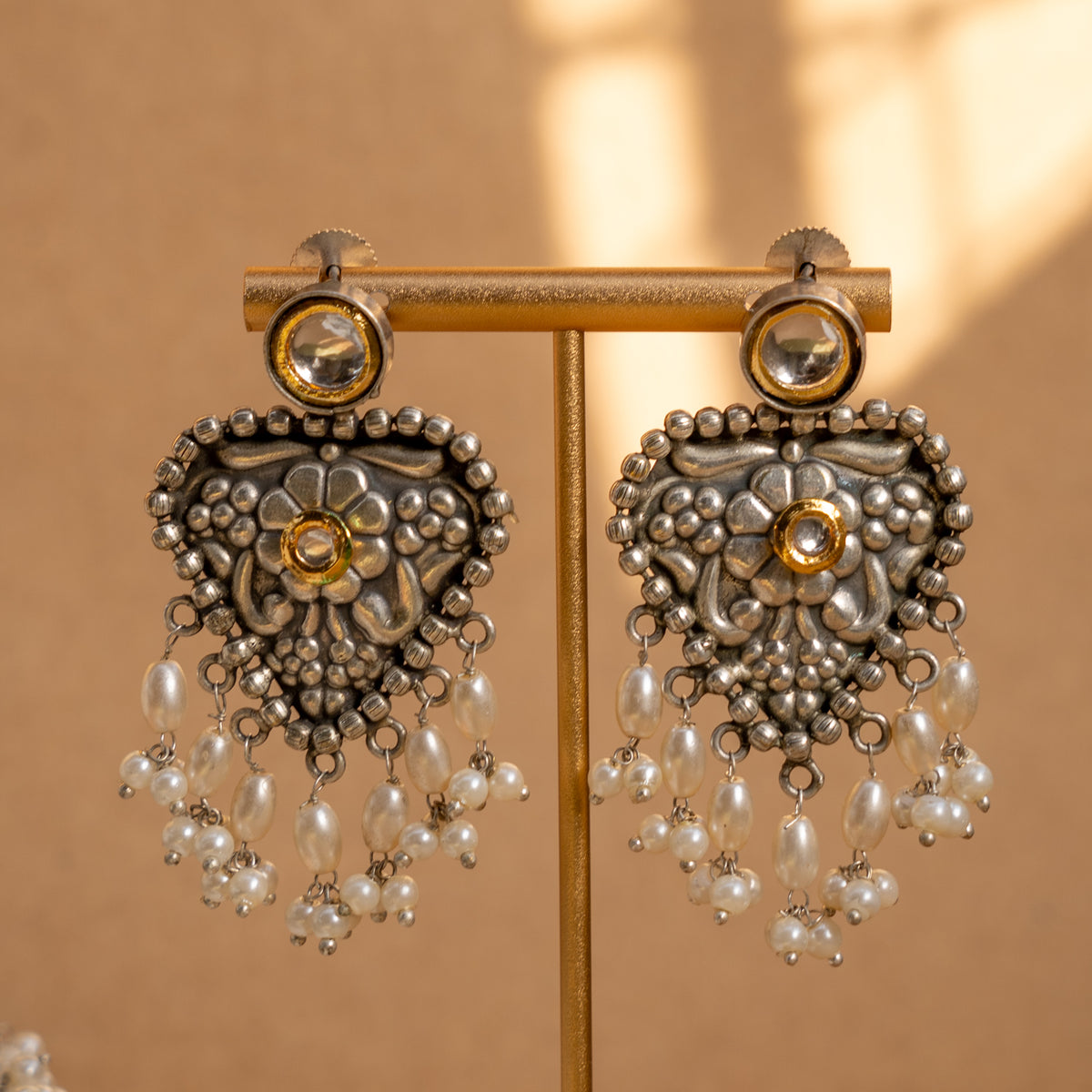 FARAH  SILVER LOOK ALIKE SEMI HANDMADE RUSTIC CHOKER WITH EARRINGS CH312