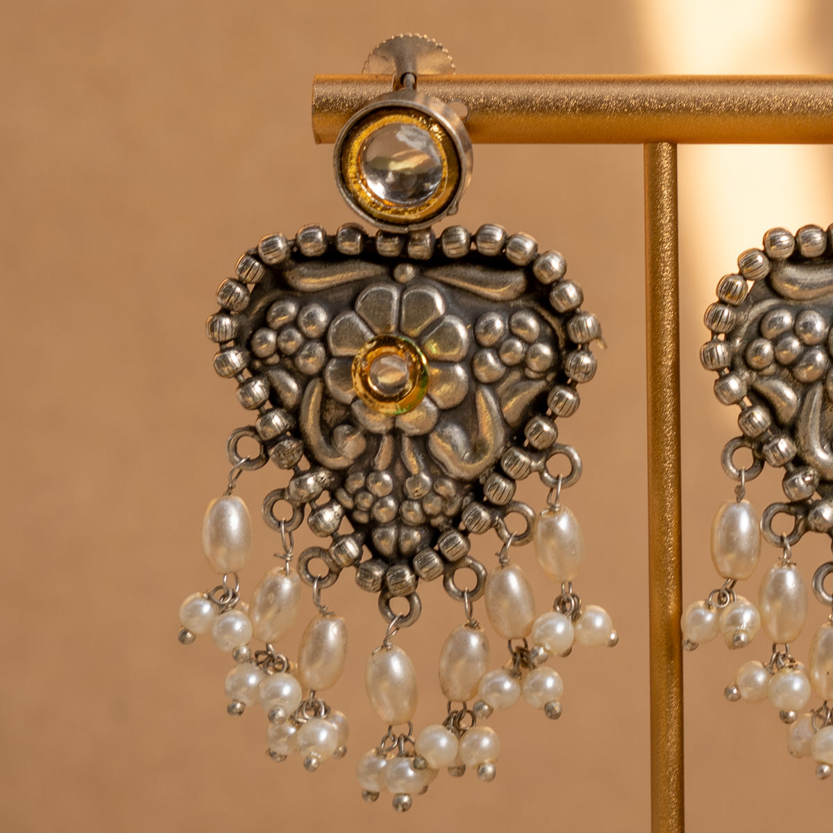 FARAH  SILVER LOOK ALIKE SEMI HANDMADE RUSTIC CHOKER WITH EARRINGS CH312